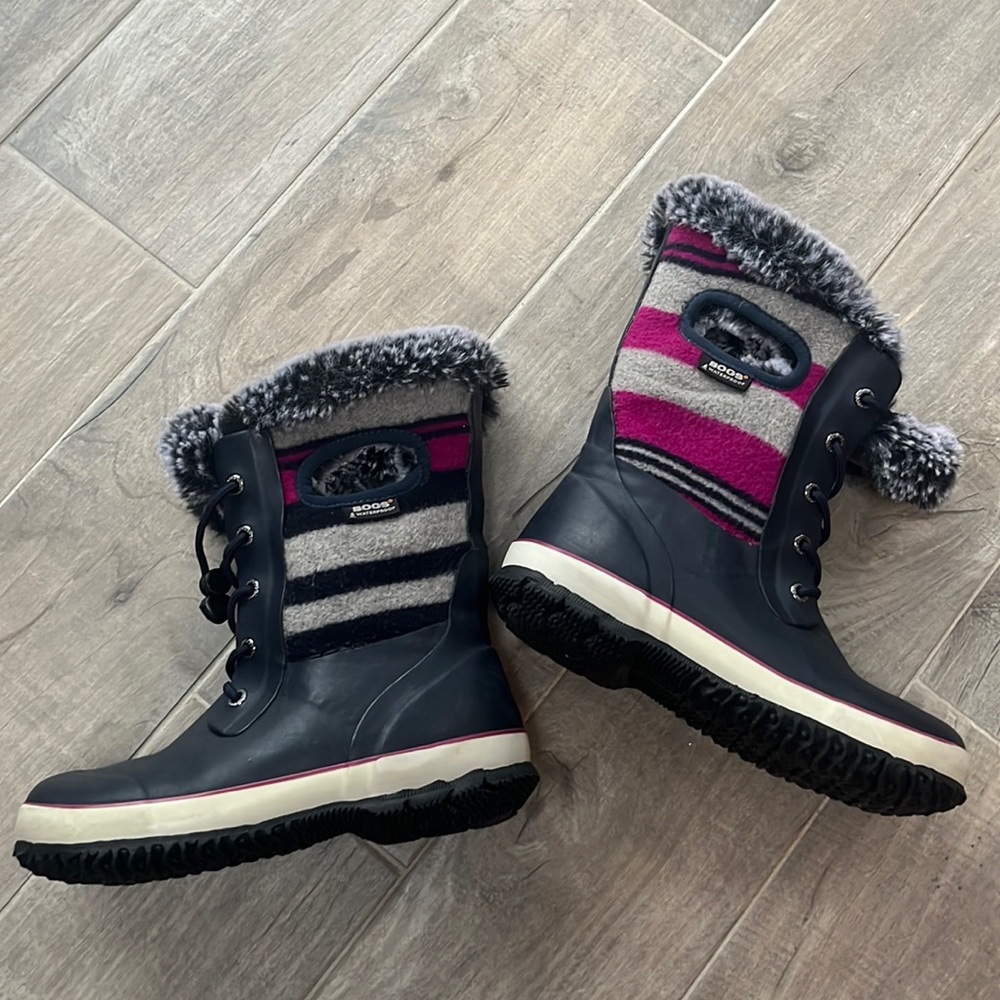 Bogs snow boots size 4